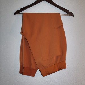 Mandala 9 Pocket Jogger Scrubs in Roasted Pecan